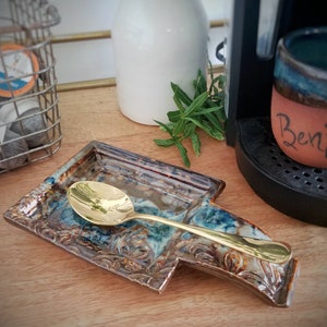 Repose-cuillère en poterie / porte-cuillère / repose-cuillère en céramique / cadeau pour lui / poterie faite main / décoration de cuisine / porte-ustensiles / cadeau pour la fête des pères