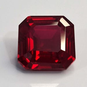 天然モザンビーク産レッドルビー アッシャーカット 10～12カラット 鑑定書付きルースジェムストーン ペンダント製作用 ストーン TQ1056