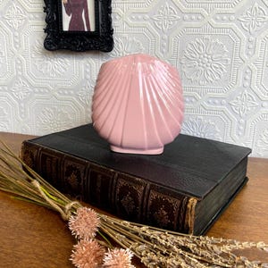 Vintage Pink Shell Vase | Art Deco Ceramic Planter | Scalloped Seashell Flower Pot | Y2K Revival Home Decor | Retro Coastal Style Vase