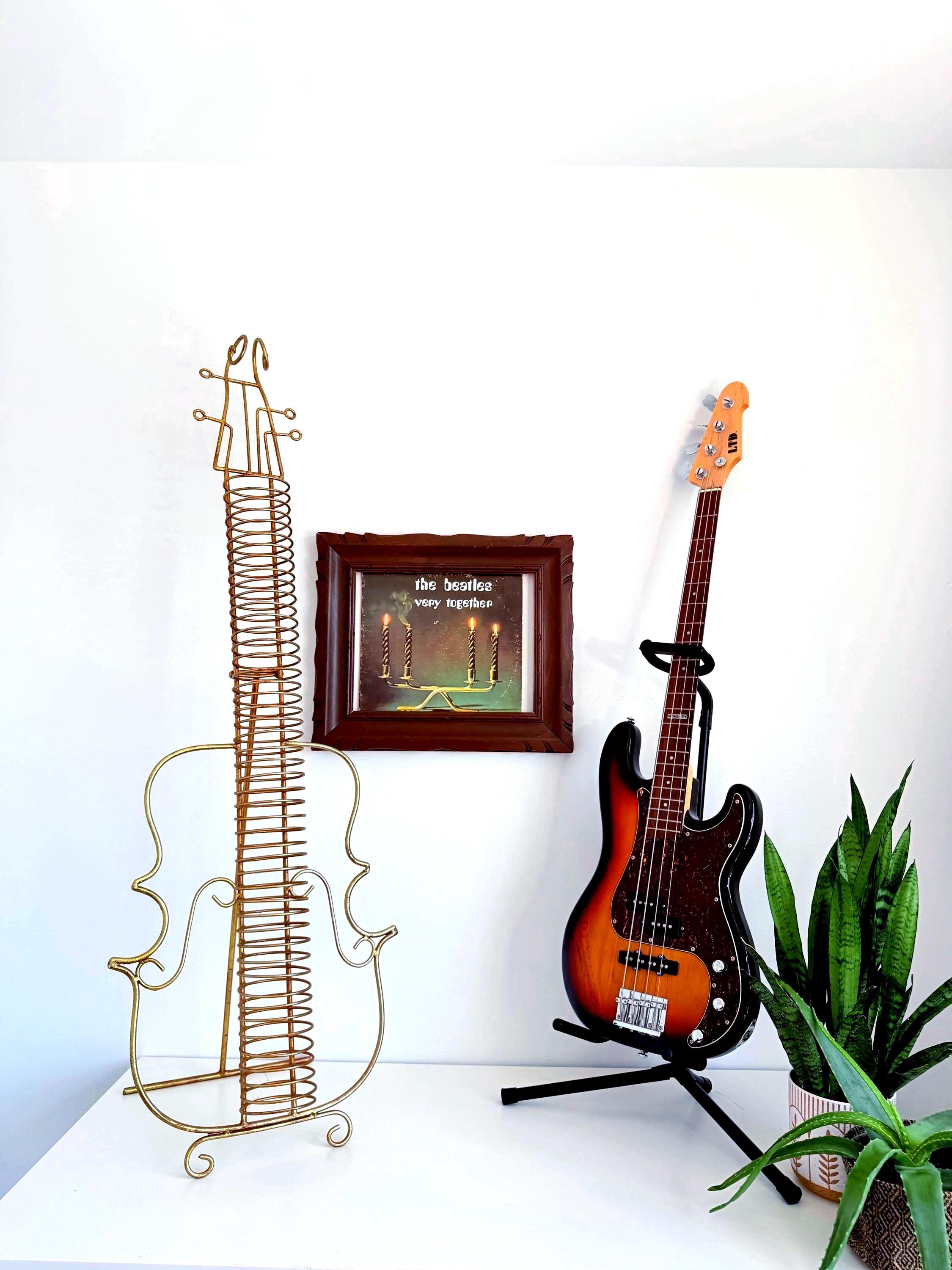 ギターのCDラック&オブジェ Neon Guitar Shape CD Rack Holder Tower Nostalgic Blue Light Memory