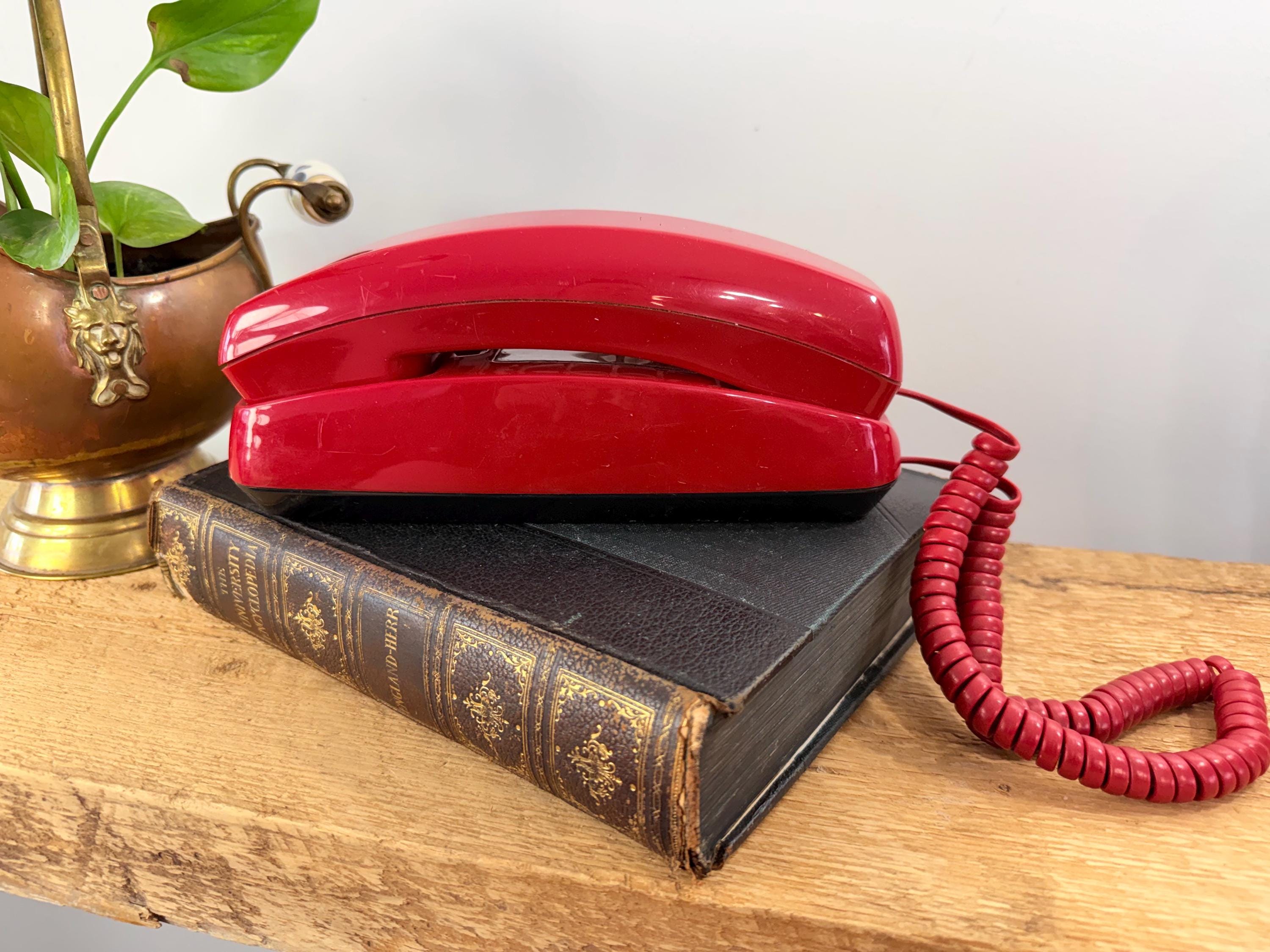 Royal Slimline Telephone - AXIS - View #10