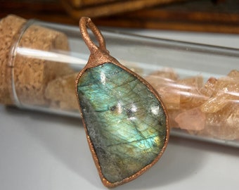 Labradorite Crystal Pendant Energy Necklace with Copper Chain