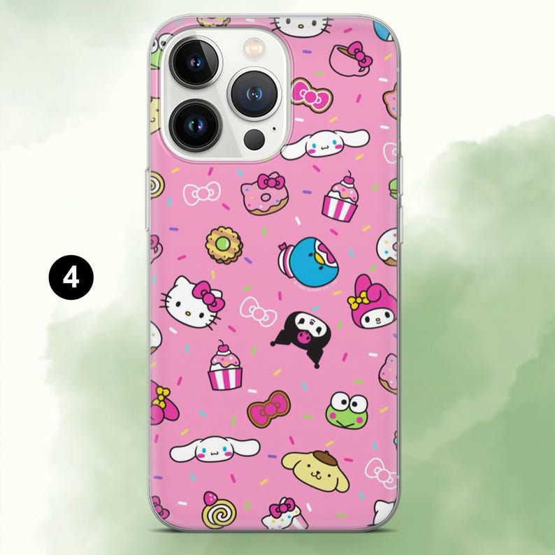 Puede incluir: Funda de tel&eacute;fono rosa con un patr&oacute;n repetido de personajes de dibujos animados, lazos, cupcakes y donuts. La funda tiene un borde transparente y un recorte para la c&aacute;mara. El dise&ntilde;o incluye personajes como Hello Kitty y Cinnamoroll, con chispas de colores.