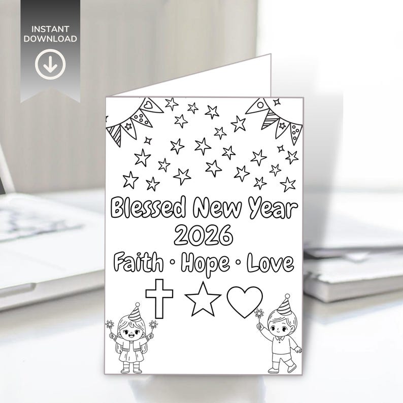 Op de afbeelding: Zwart-wit wenskaart met de tekst "Blessed New Year 2026" en de woorden "Faith, Hope, Love". De kaart bevat illustraties van sterren en banners, samen met symbolen van kruis, ster en hart.