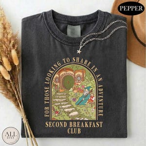 Second Breakfast Club Shirt, Adventure Bookish T-shirt, Fantasy Book Lover Top, Middle-Earth Fan Inspired Apparel, Cottagecore Sweatshirt Bild 4