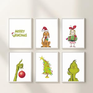 Puede incluir: Seis impresiones artísticas enmarcadas con personajes y elementos de una historia navideña. Las impresiones incluyen el texto "MERRY GRINCHMAS", un perro con gorro de Papá Noel, una niña con un regalo, una mano verde con un adorno rojo, un árbol de Navidad decorado y un personaje verde.