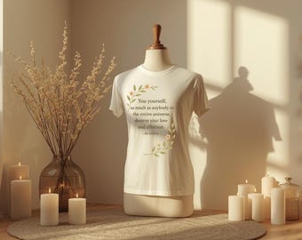 Maglietta per l'amor proprio - Citazione del Buddha, Maglietta per la consapevolezza con fiori ad acquerello