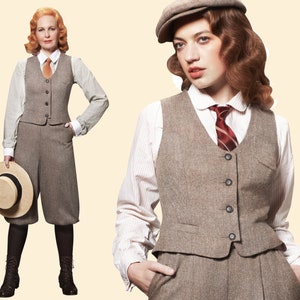 Colete feminino estilo garconne dandy, em tweed chevron marrom, 100% lã merino, dos anos 20, 30 e 40.