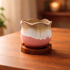 Keramik-Blumentopf mit Drainageloch und Untersetzer aus Akazienholz | glasiert | 8 cm hoch