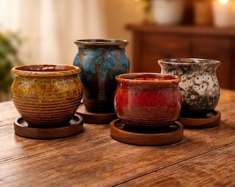 Bunte Keramik-Blumentöpfe mit Drainageloch & Untersetzer aus Akazienholz