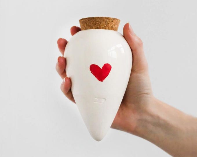 Olla “Heart” von Pepín – Herzförmige Bewässerungshilfe aus Keramik