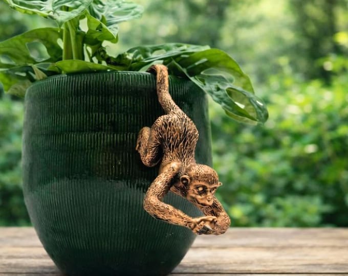 Affen-Topfrand-Hänger aus Kunstharz | Verspielte bronzefarbene Regal- & Pflanzendeko (13 cm)