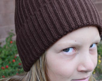 Braune Kinder Wintermütze, Beanie aus weichem Strick für Jungen & Mädchen