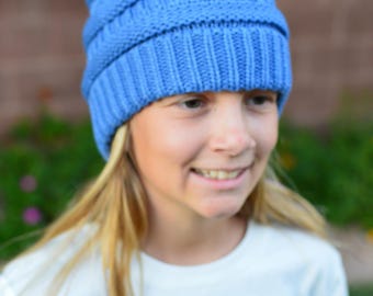 Handgemachte hellblaue Grobstrickbeanie – Unisex Wintermütze