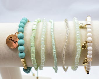 7-teiliges Perlenarmband-Set - Blaue, weiße und grüne Armbänder