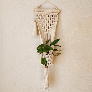Macrame Wall Plant Hanger, Bohemian flower holder, Boho Tassel Pot Holder, Handmade Gardener Gifts, Fiber Home Decor, Suspension Macrame