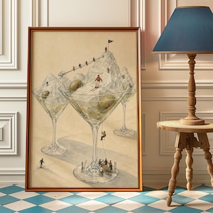 Puede incluir: Una lámina de arte enmarcada que muestra tres copas de martini grandes llenas de hielo y aceitunas verdes, transformadas en picos nevados. Pequeñas figuras de esquiadores y escaladores navegan por las laderas heladas y los tallos.