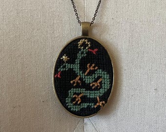 Podwójna Wizja | Naszyjnik z wisiorkiem igłowym z motywem Księżyca i Gwiazdy z podwójną głową węża i łańcuszkiem