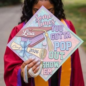 Benutzerdefinierte Pop Out & Show Em Abschluss Cap Topper, benutzerdefinierte Abschluss 2026 Hologramm Acrylkappe, amerikanisches grad Dekor, Pop Out Sorority grad Geschenk