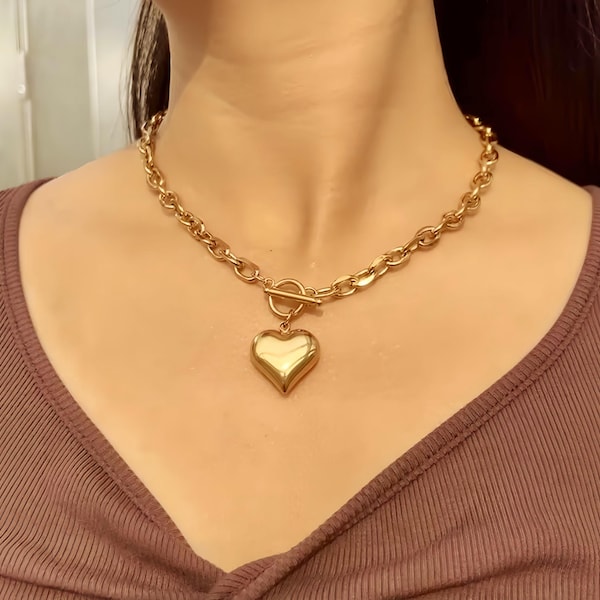 Collar Chole con colgante de corazón en oro de 18 quilates: cadena rolo gruesa con cierre de palanca, joya llamativa