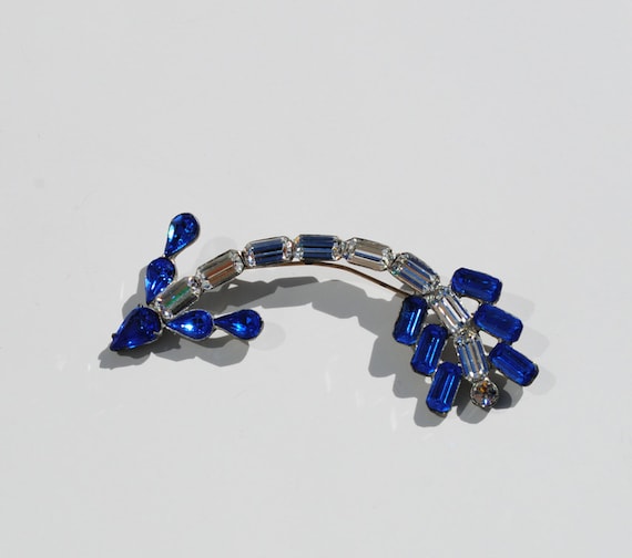 Vintage Art Deco Blue Arrow Rhinestone Brooch - image 1