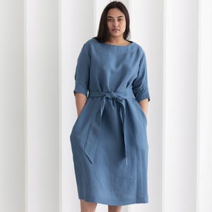 Natuurlijke jurk in verschillende kleuren, linnen jurk met zakken, blauwe midi-jurk, midi-jurk boothals 3/4 mouwen, casual damesjurken
