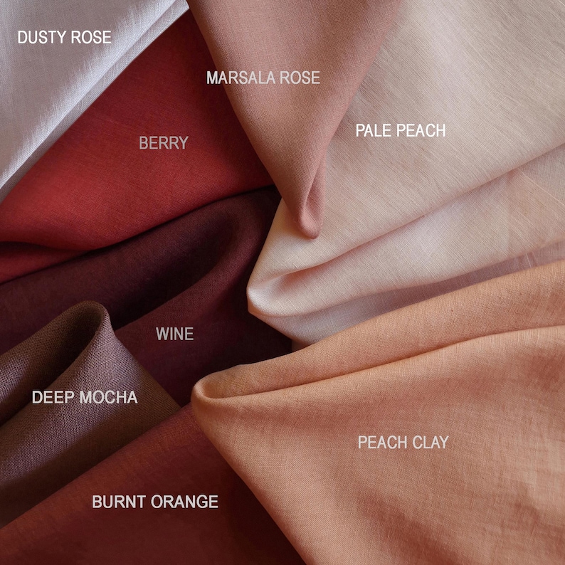 Puede incluir: Una colecci&oacute;n de muestras de tela en varios tonos de rojo, naranja, marr&oacute;n y melocot&oacute;n. Las muestras est&aacute;n etiquetadas con nombres como "Dusty Rose", "Marsala Rose", "Pale Peach", "Berry", "Wine", "Deep Mocha", "Burnt Orange" y "Peach Clay".
