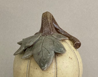 Little Ceramic Pumpkin with Leaf Decoration (51)