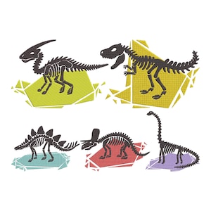 Pode incluir: Ilustrações pretas de esqueletos de dinossauros, incluindo Parasaurolophus, T-Rex, Stegosaurus, Triceratops e Brachiosaurus. Cada dinossauro está sobre um fundo geométrico colorido, incluindo amarelo, verde, azul, vermelho e roxo.