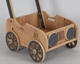 4輪の木製おもちゃの車