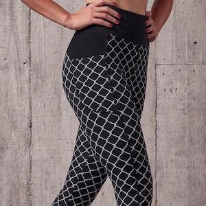 Romboid Pattern Leggings | Black & White Modern Yoga Pants | Geometric Streetwear Tights