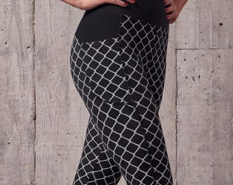 Romboid Pattern Leggings | Black & White Modern Yoga Pants | Geometric Streetwear Tights