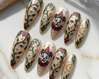 Uñas postizas de payaso triste gótico / Diseño Art Nouveau con vidrieras
