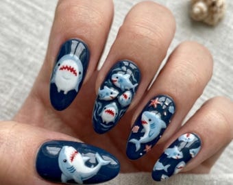 Handbemalte Shark Bite Press On Nägel: Tiefsee-Navy, weiße Frenzy