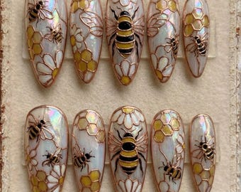 Uñas postizas con diseño de panal y abeja en vidriera / Diseño de uñas 3D de margaritas en cloisonné oro rosa