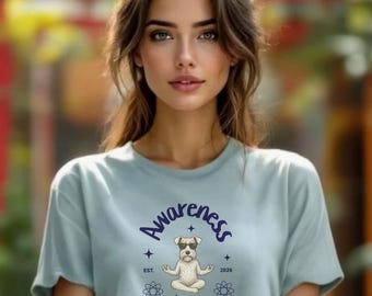 Top corto de Schnauzer meditando / Camiseta del festival de yoga de concienciación