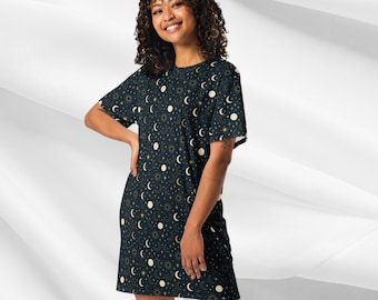Celestial Moon and Stars T-shirtjurk dames | Oversized T-shirtjurk met mystieke zon-maanprint Hekserij-astrologiecadeau