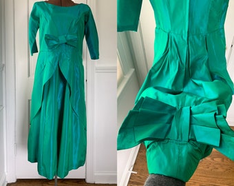 Vintage 1950s iridescent emerald green taffeta dress with bow details and layered skirt, Mid Century party dress, Size S