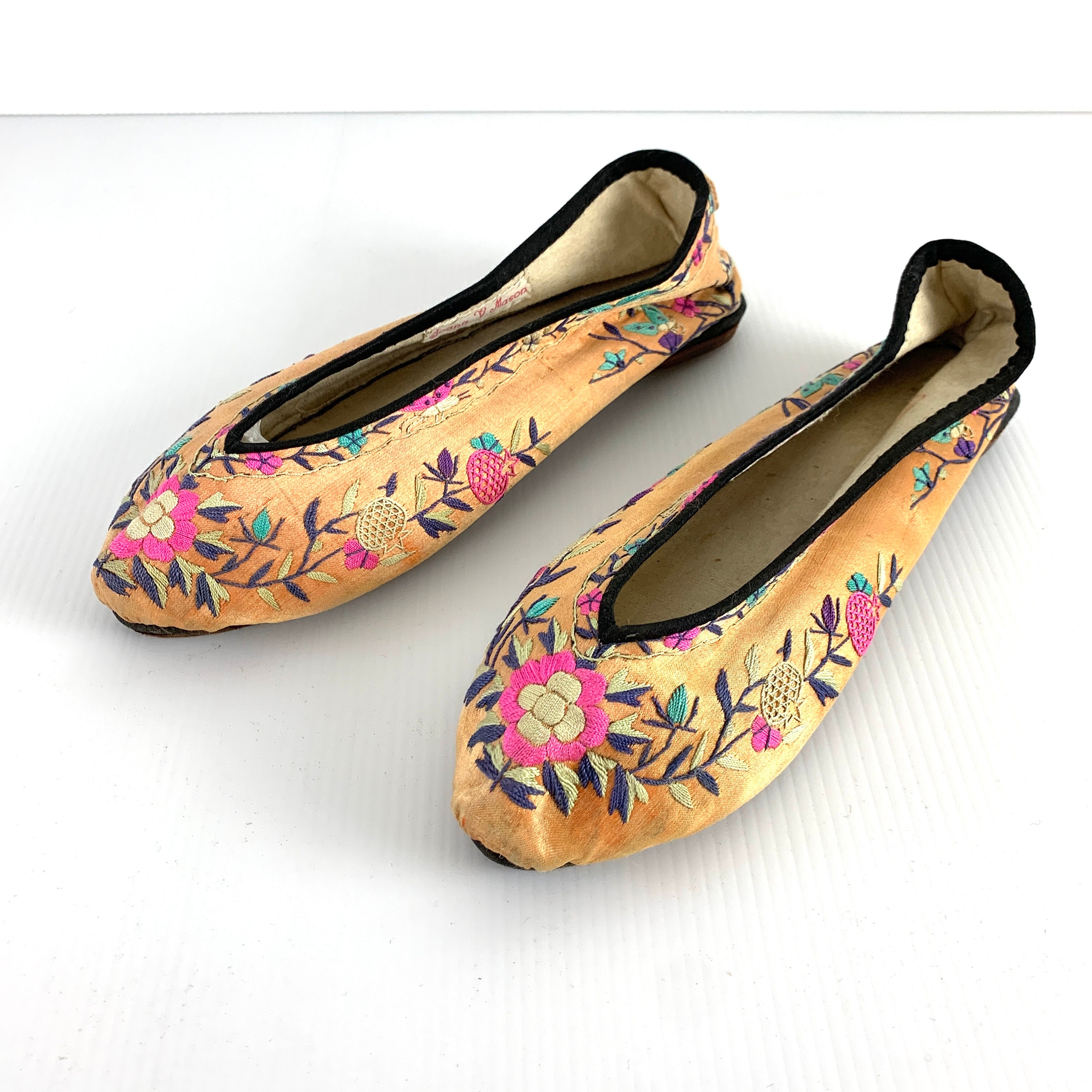 Veowalk Chinese Plum Flowers Embroidered Women Cotton Mules Slippers Ladies  Close Toe Leisure Comfort Flat Shoes zapatos mujer