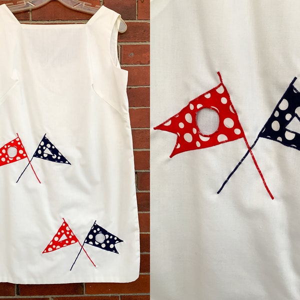 Vintage 60s white sleeveless tunic top with flag cut-out applique nautical boating theme Sz L