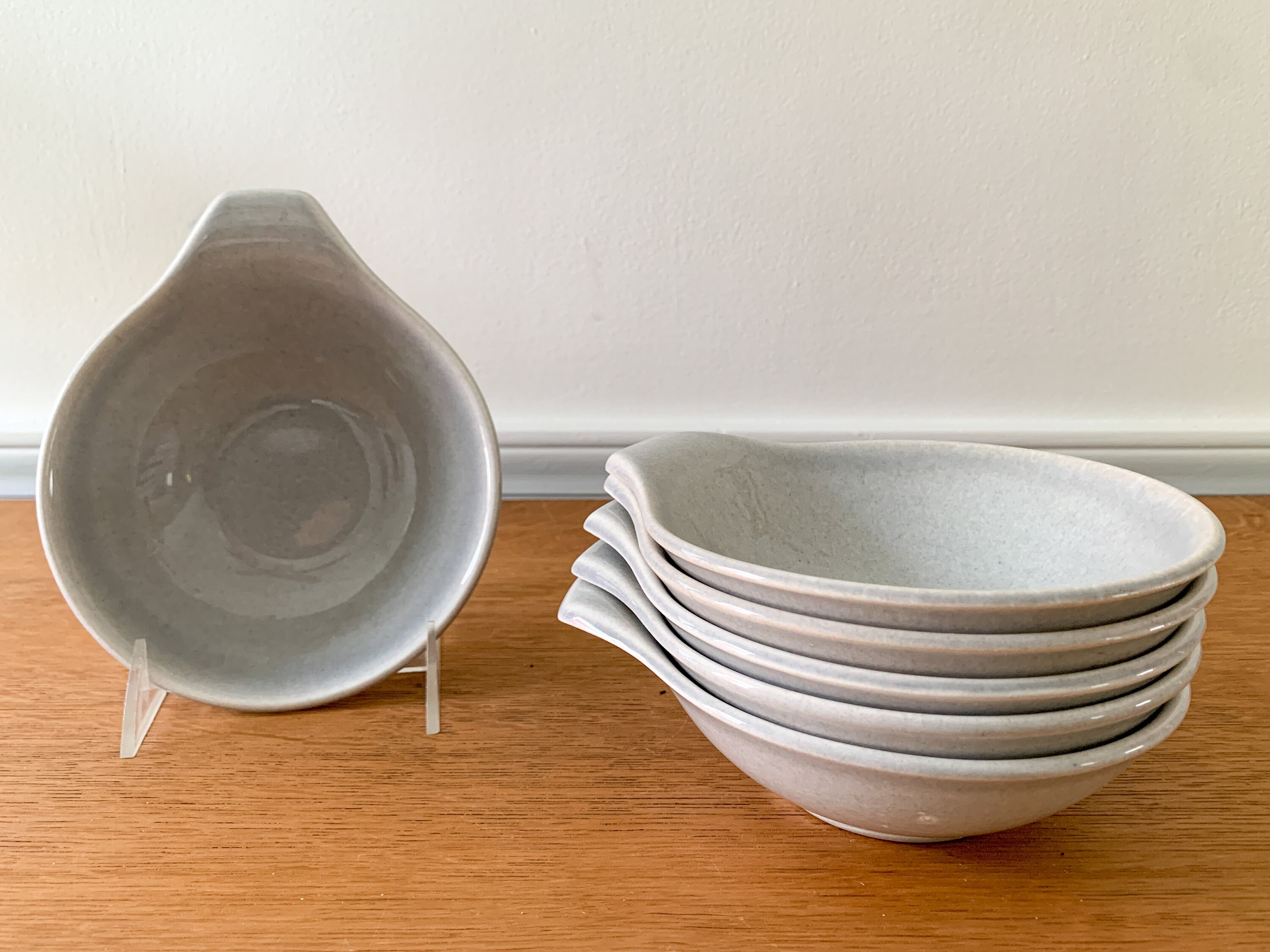 Mid Century Modern Dinnerware and Serveware. 8 Russel Wright American Modern 7 Lug Bowls in Granite Gray for Steubenville Pottery Company