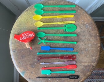 Vintage 12pc 60s plastic drink stirrers or swizzle sticks and Carstairs plastic pour spout, Amsterdam NY, Hotel Edison NY NY