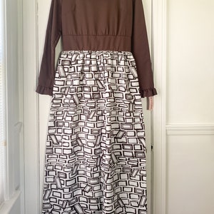 Vintage 1970s Maxi Kleid mit Rüschenkragen und Manschetten, Mod Kleid in voller Länge, Fashioned by Patty, Größe S / M