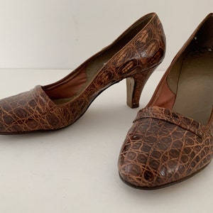 Vintage 1950s brown genuine leather pumps or heals, size 5.5/6