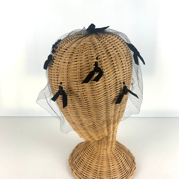 Vintage 50s/60s black netting hat with with velve… - image 1