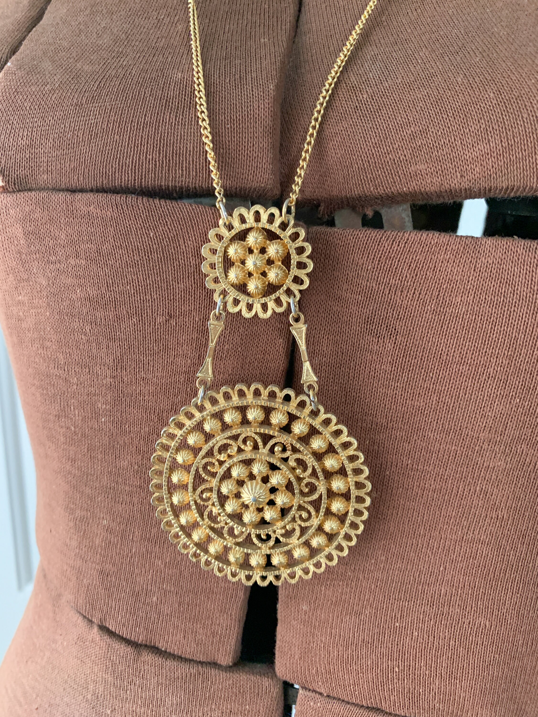 Vintage 1970s Coro mod gold-tone filigree double circle necklace, India style jewelry, boho necklace