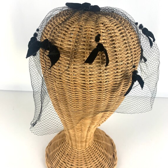 Vintage 50s/60s black netting hat with with velve… - image 5