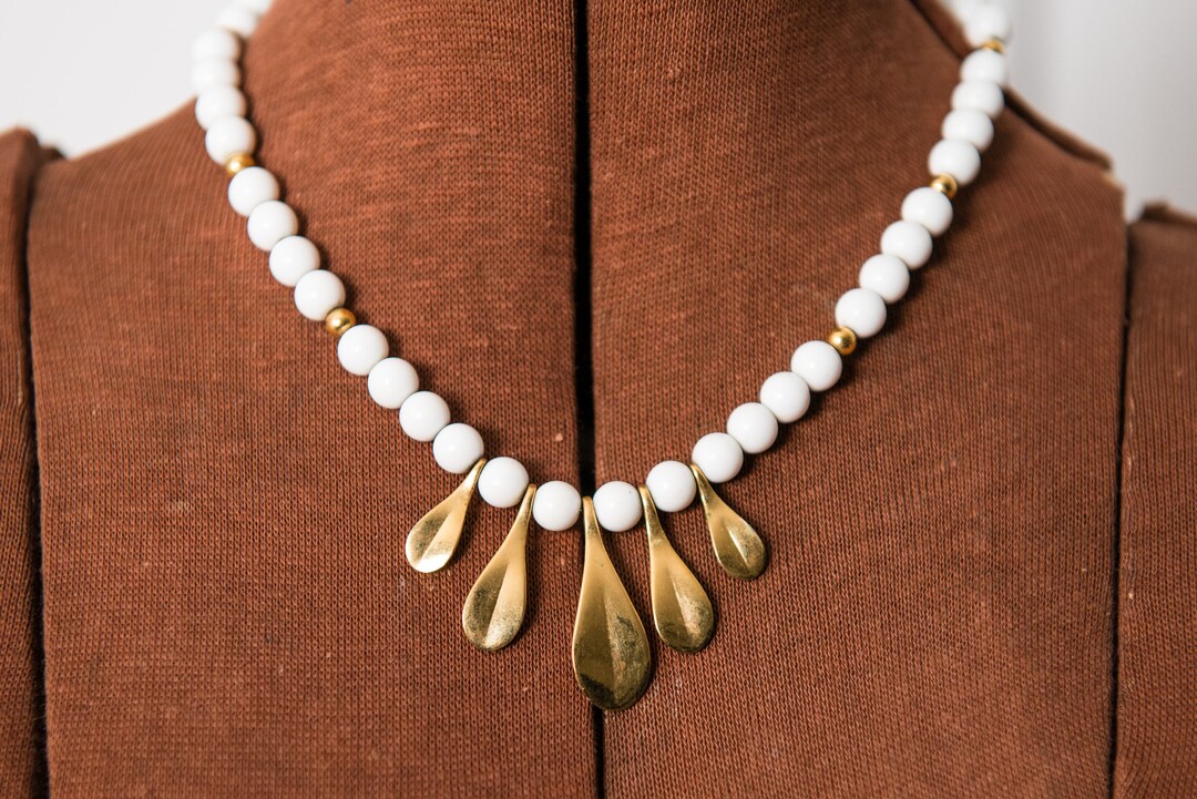 Vintage White Bead Necklace With Gold Tone Teardrop Details Etsy