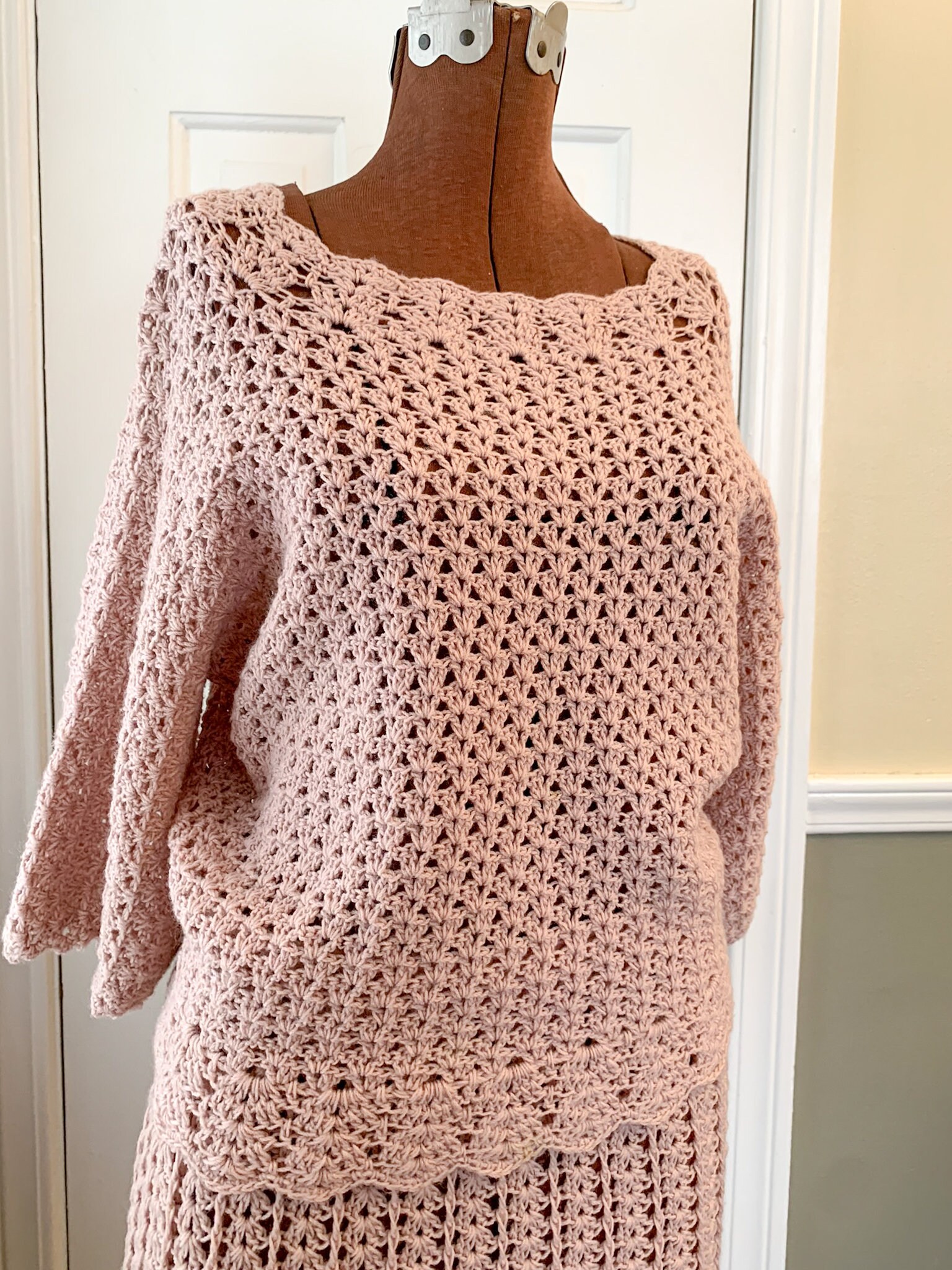 Vintage 1960s hand-crocheted blush pink 2 piece skirt set, sweater