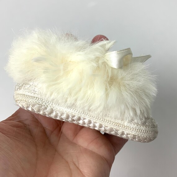 Vintage 50s/60s white quilted baby shoes or booti… - image 4